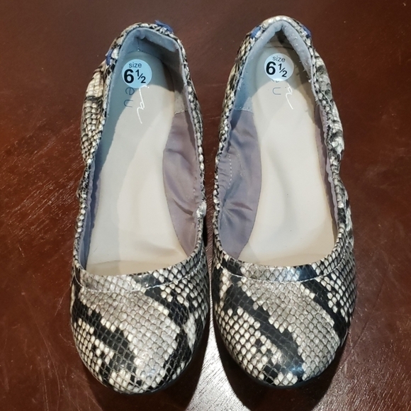 𝅺VIA Bleu Helena Snake Print Ballet Flat/Sh… - Picture 4 of 8